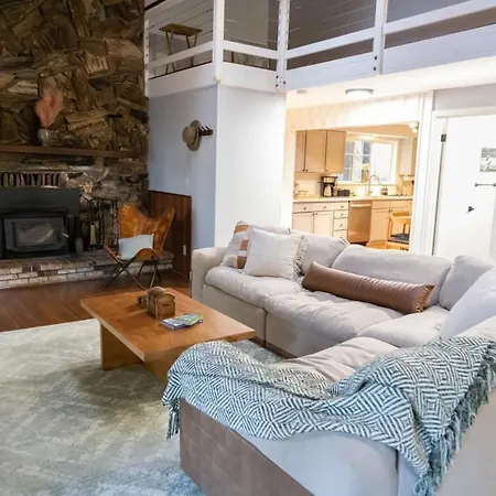 Scotts Flat Lakeside Retreat